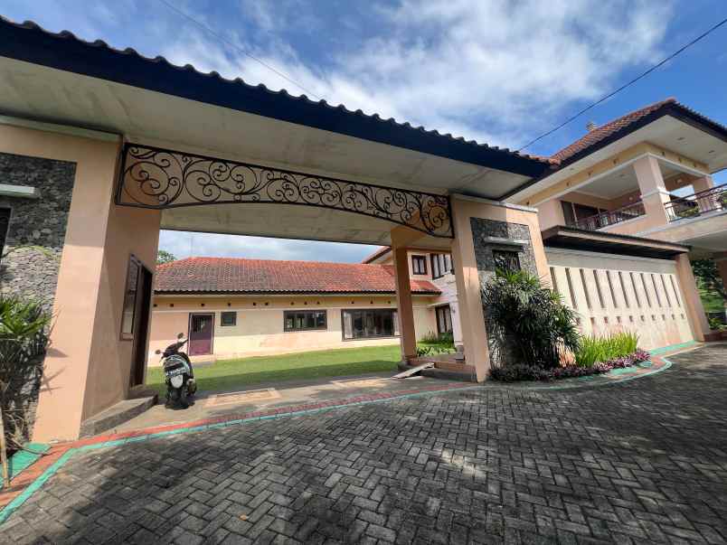 dijual villa puncak prigen