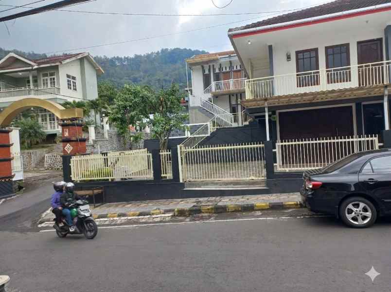 dijual villa villa songgokerto batu