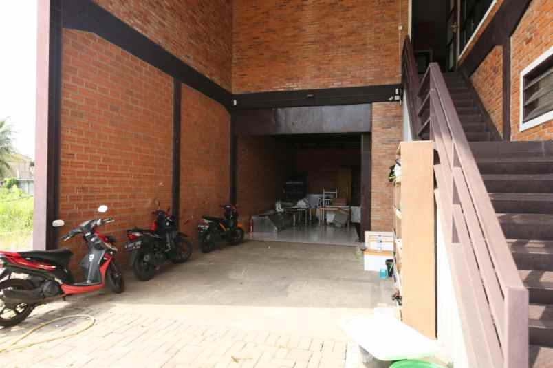 dijual workshop 2 lantai lokasi jalan mohtar sawangan