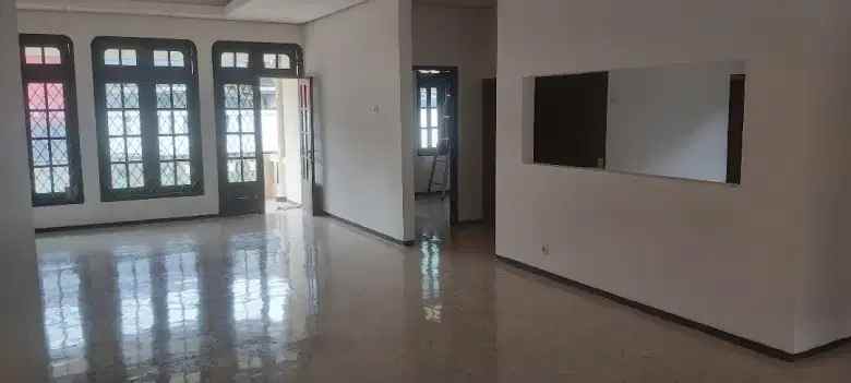 disewakan rumah besar tanah luas di pejaten timur