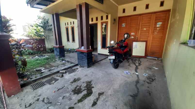 disewakan rumah jl cisaranten kulon