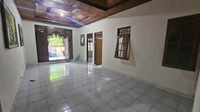 disewakan rumah lantai 1 kerobokan