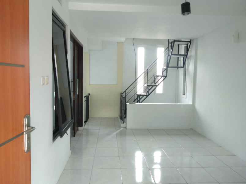 disewakan rumah nirwana sariwangi ters