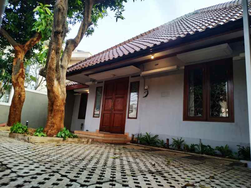 disewakan rumah radio dalam