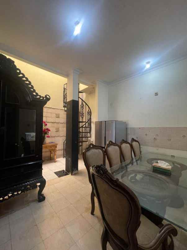 disewakan rumah rengas