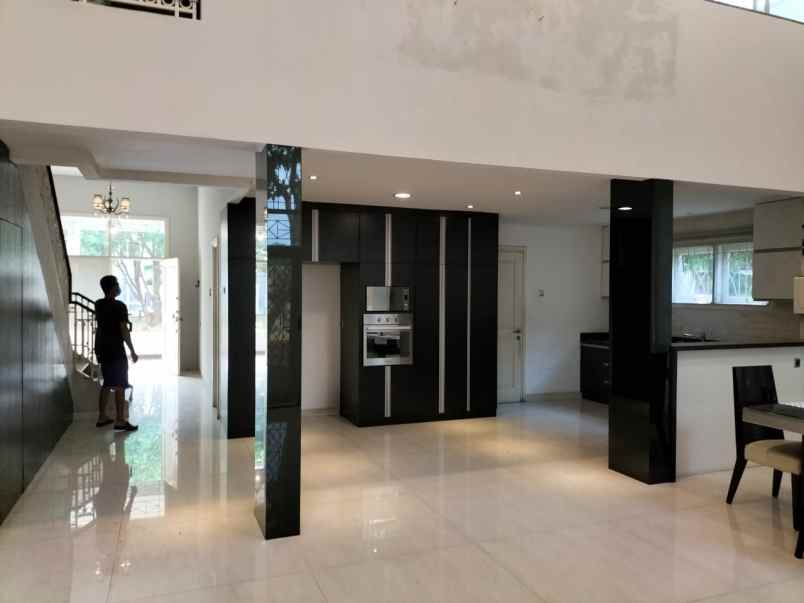 disewakan town house di taman resort mediternia pik