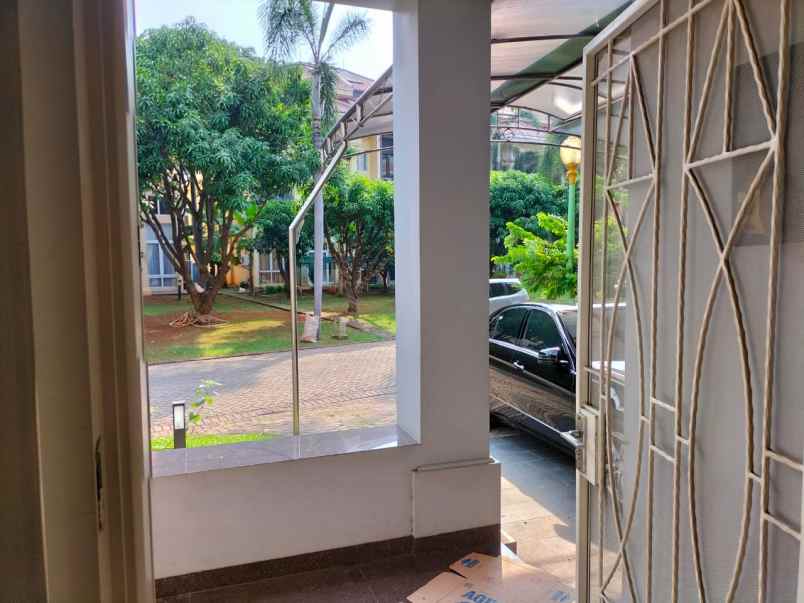 disewakan town house di taman resort mediternia pik