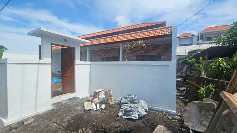 disewakan villa baru lantai 1 lokasi canggu