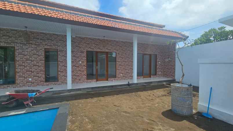 disewakan villa baru lantai 1 lokasi canggu