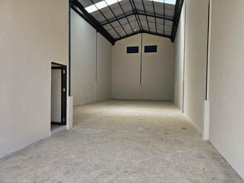 gudang baru siap huni di moh toha tangerang