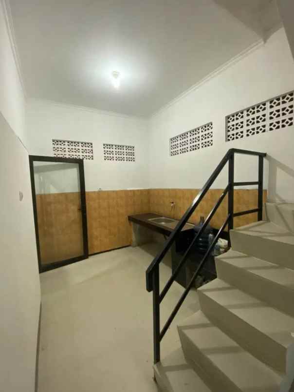 hot deal disewakan rumah semi toko pasar baru andir