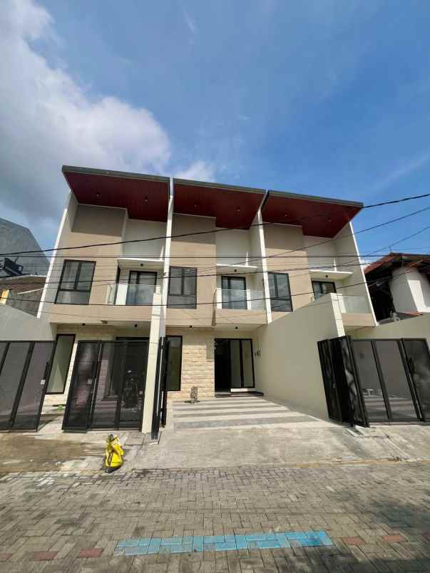 hot listing rumah baru minimalis di semampir tengah