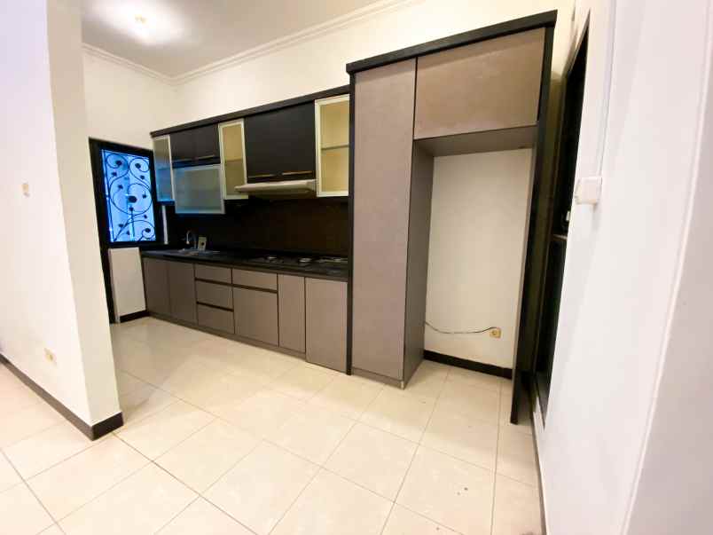 hot listing rumah secondary di bintaro sektor 9