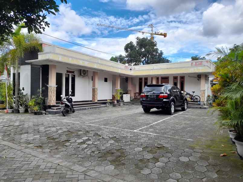 hotel melati di pinggir jl ringroad utara depok sleman