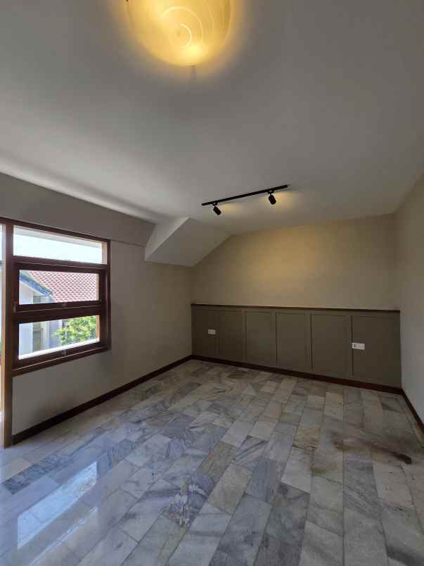 hunian dengan desain mewah di cipinang