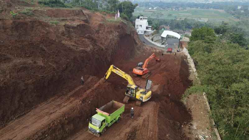 hunian nyaman di padalarang berhadapan dengan taman