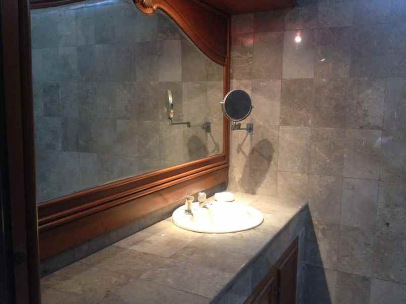 hunian tenang di bintaro jaya