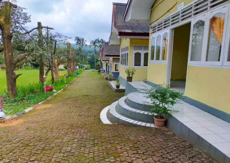 jual hotel resort bagus di kawasan megamendung bogor