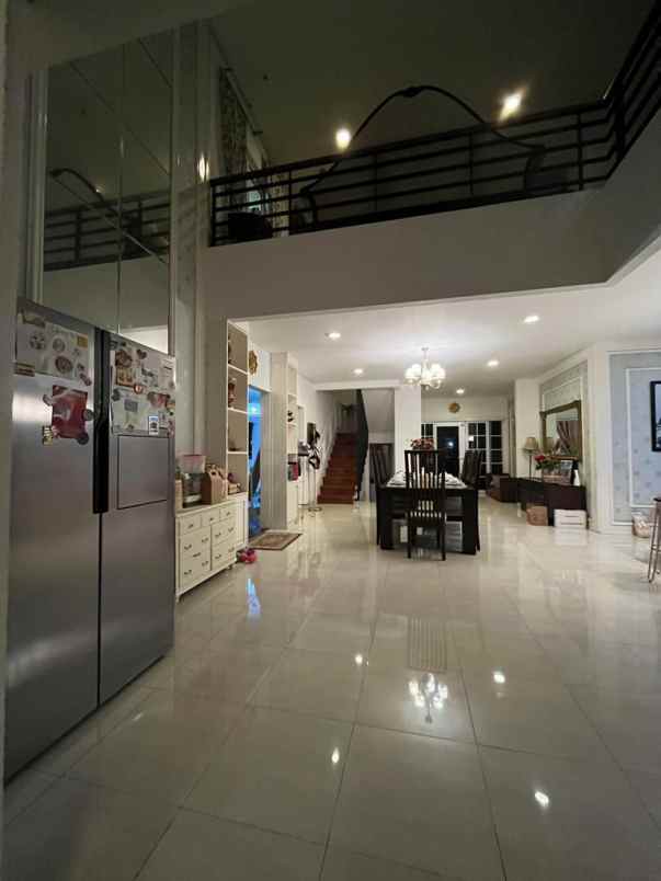 jual rumah hook kolam renang raffles hills cibubur