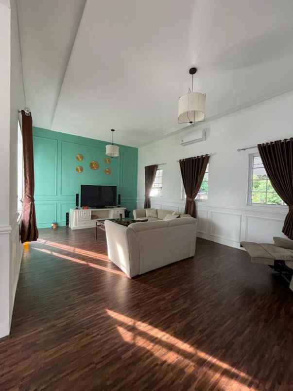 jual rumah hook kolam renang raffles hills cibubur