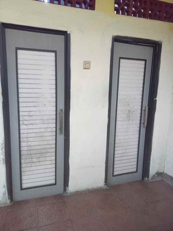 jual rumah kost 11 kamar dan 2 ruko di cempaka baru