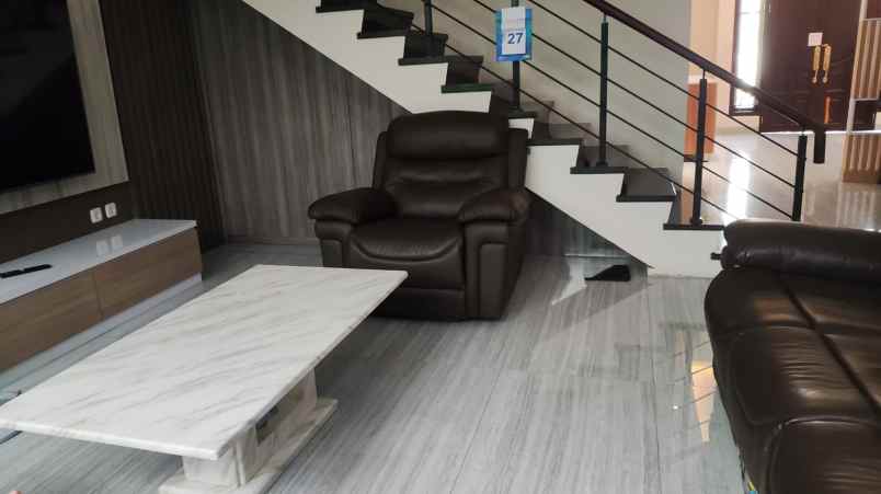 jual rumah mewah fullfurnish green garden jak bar