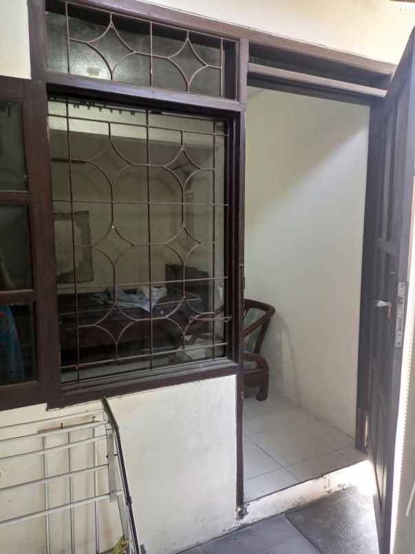 kos surabaya barat 6 kamar non ac kosong uk 3x7mt