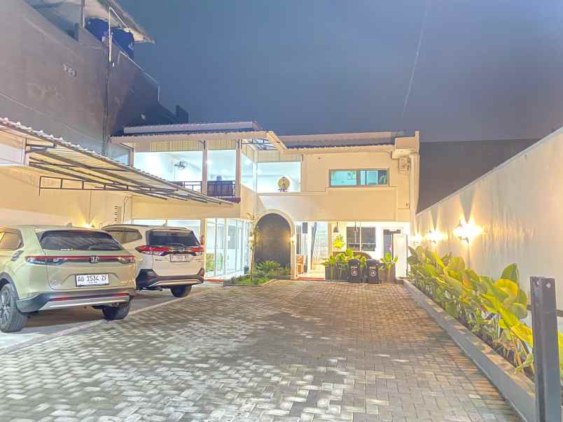 kost eksklusif bebas dekat upn