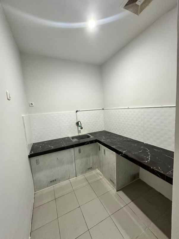 rumah 1 lantai masih bagus surabaya barat