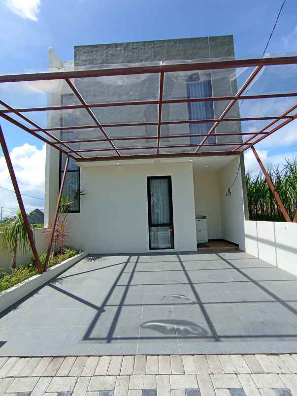 rumah 2 lantai 15 menit dari kota malang