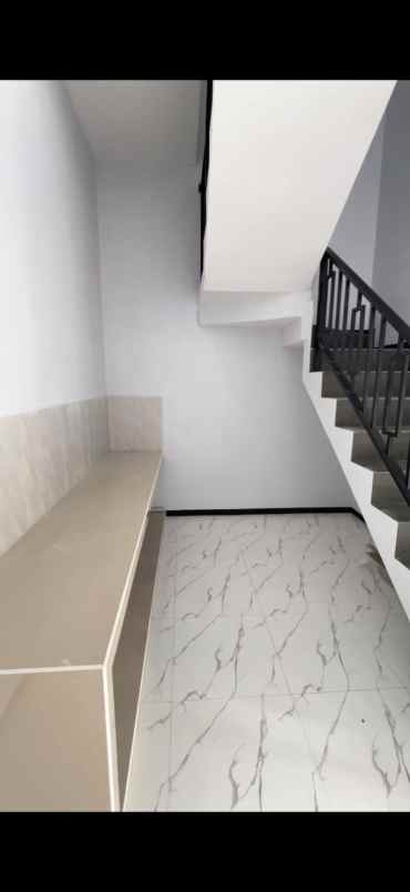 rumah 2 lantai 600 jutaan lokasi di cemorokandang