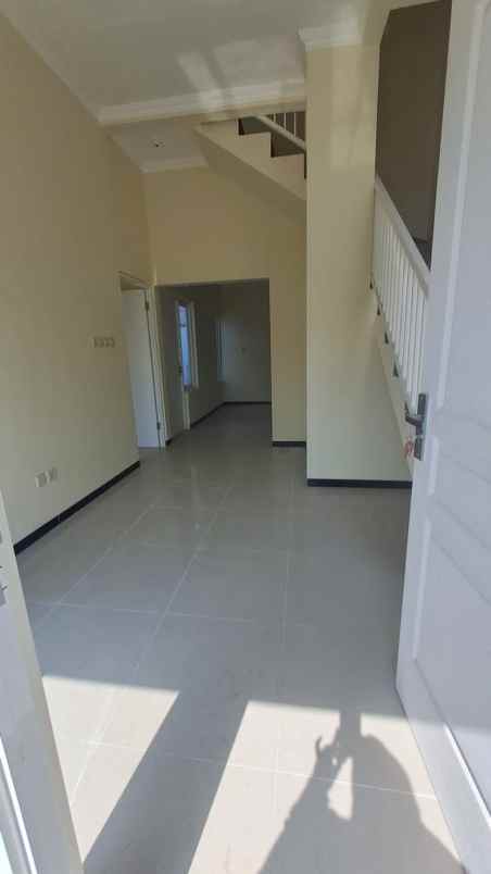 rumah 2 lantai dekat pusat kota malang