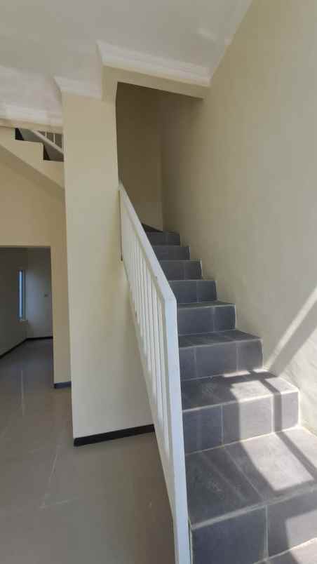 rumah 2 lantai dekat pusat kota malang