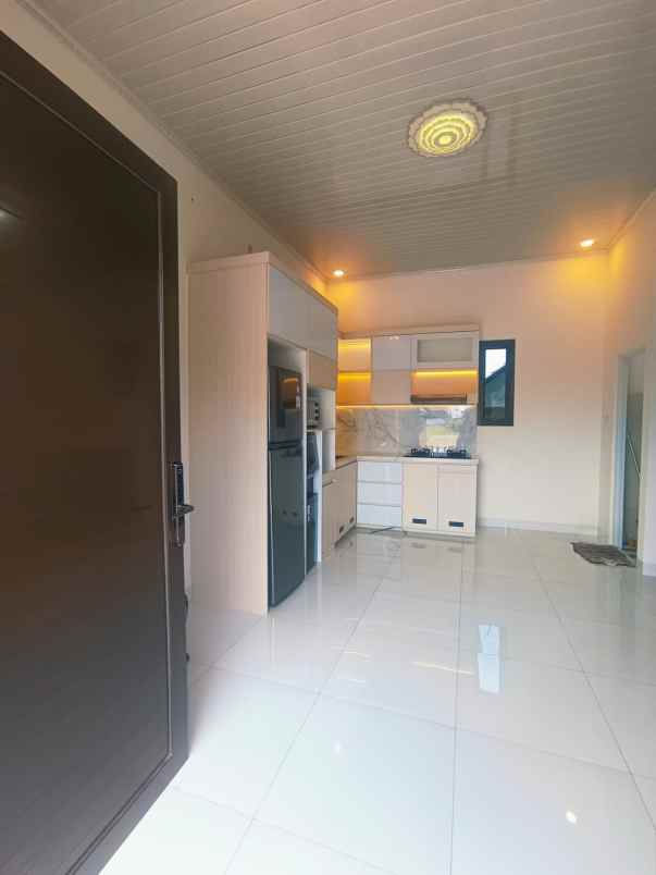 rumah 2 lantai dekat stasiun tanpa dp