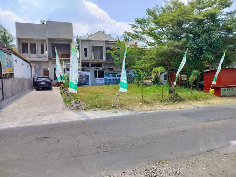 rumah 2 lantai di jalan kaliurang dekat pasar gentan