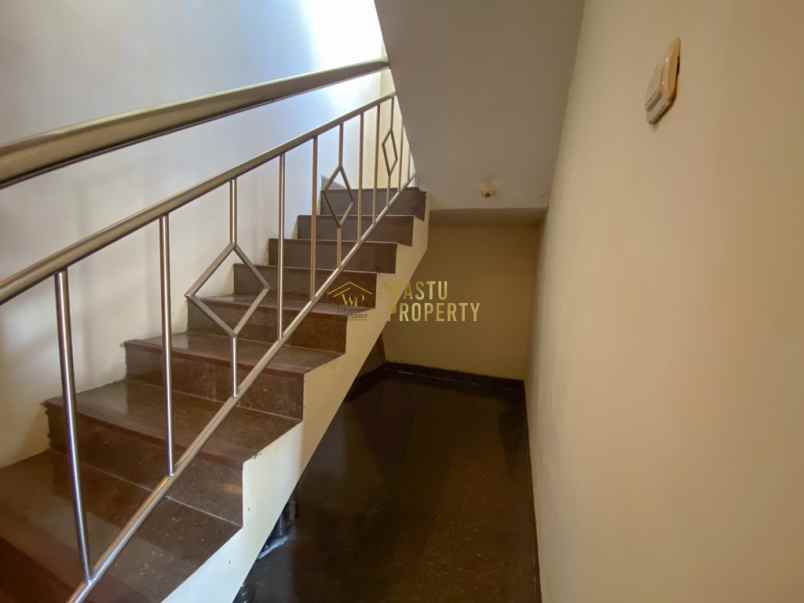 rumah 2 lantai di sambilegi maguwoharjo bawah pasaran