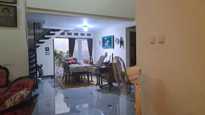 rumah 2 lantai furnish siap huni jatiwaringin