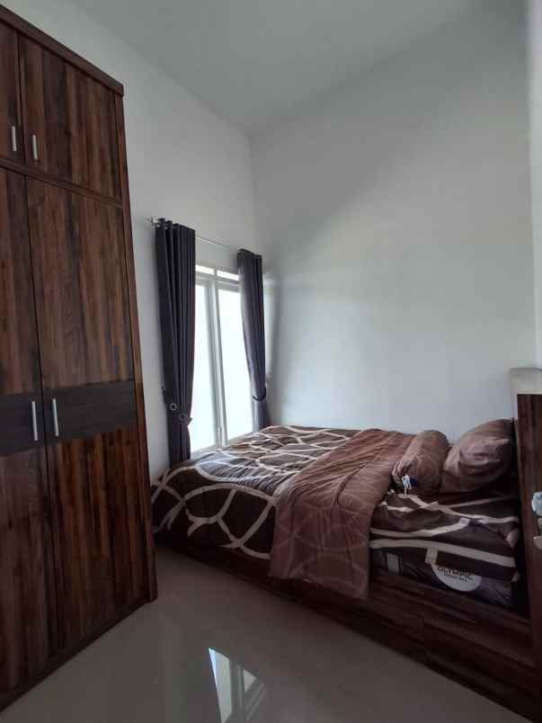 rumah 2 lantai modern dekat bandara abd saleh