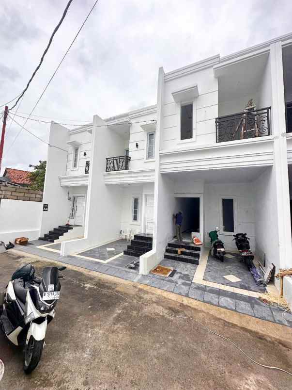 rumah 2 lantai strategis di ciracas jakarta timur