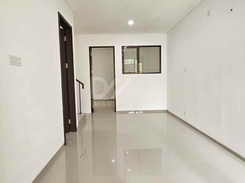 rumah asri dan nyaman di graha raya bintaro