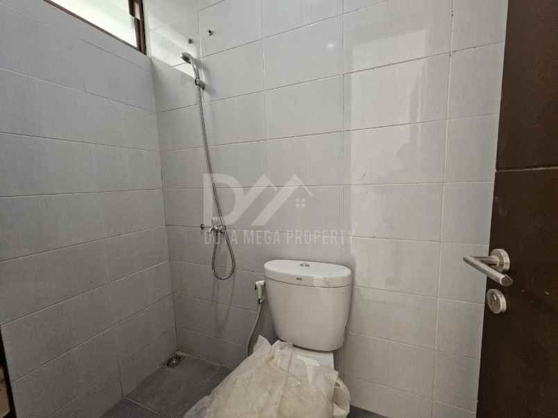 rumah asri dan nyaman di graha raya bintaro