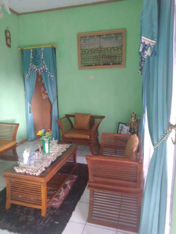 rumah asri dan tanah luas full furnish kuningan jabar