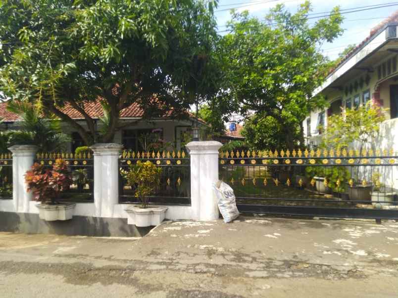 rumah asri dan tanah luas full furnish kuningan jabar