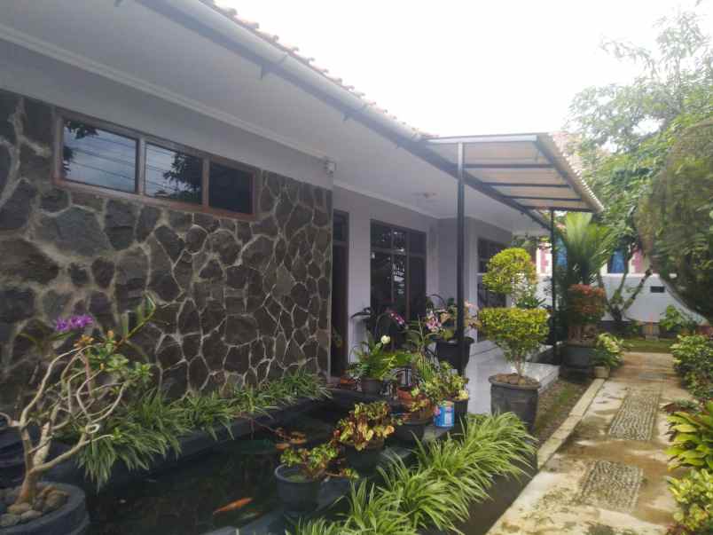 rumah asri dan tanah luas full furnish kuningan jabar
