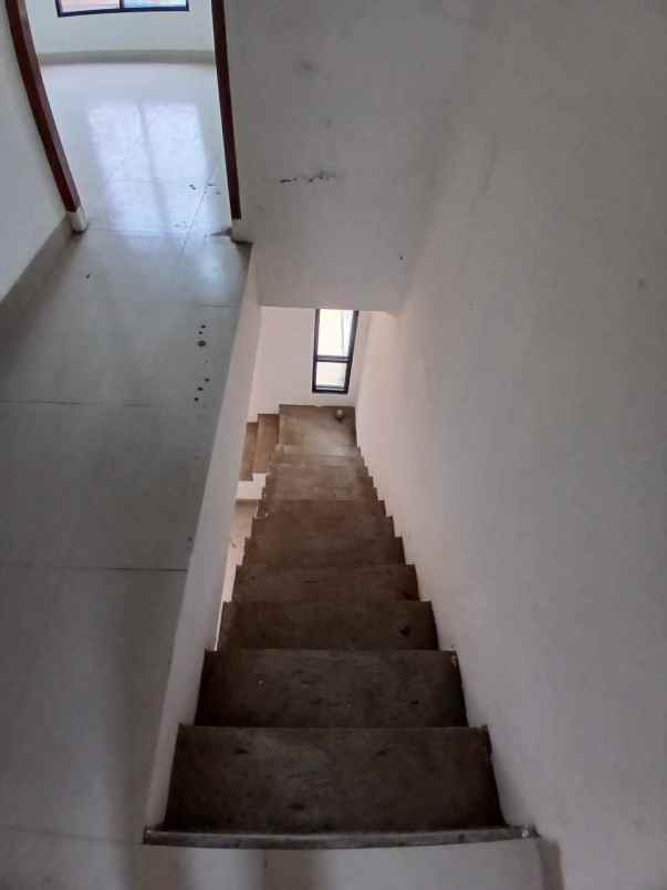 rumah baru 2 lantai dalam cluster di pengasinan depok