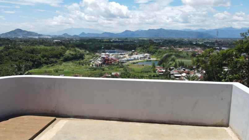 rumah baru 2 lantai dengan jogging track di bandung