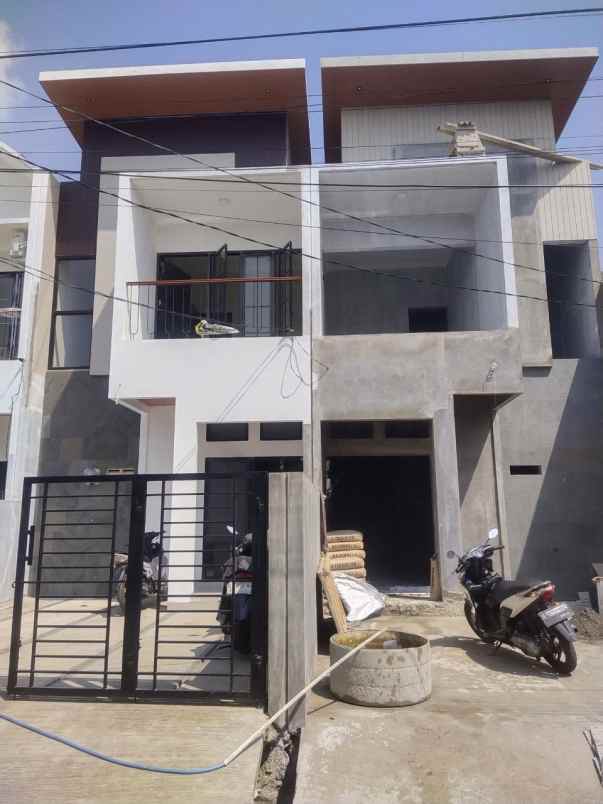 rumah baru 2 lantai di perumnas 1 kota bekasi