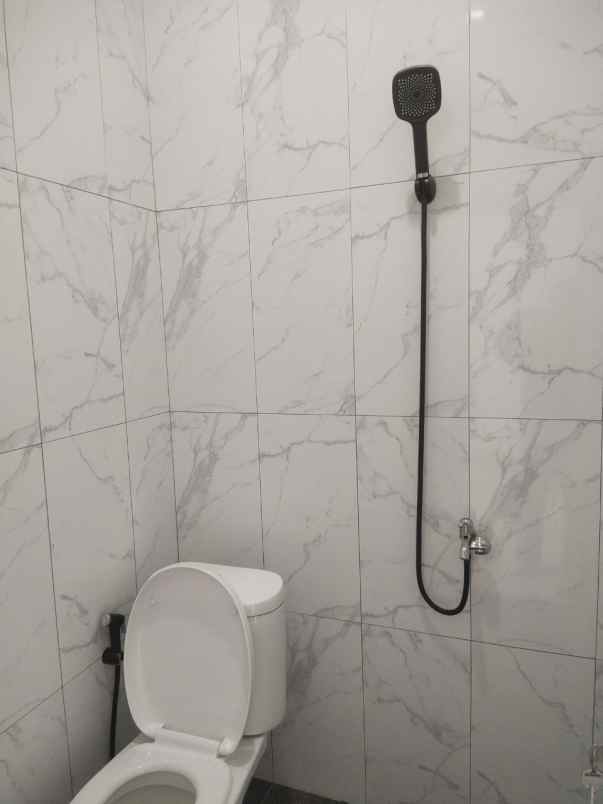 rumah baru 2 lantai di perumnas 1 kota bekasi