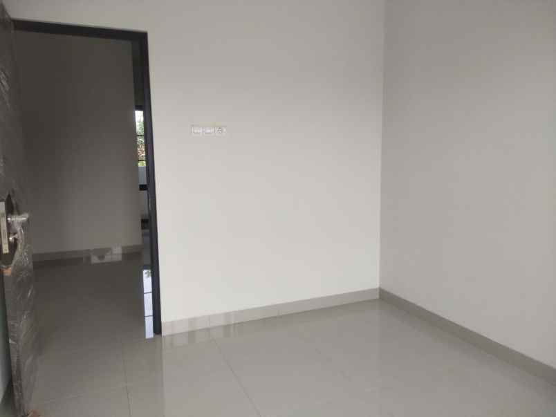 rumah baru 2 lantai di perumnas 1 kota bekasi