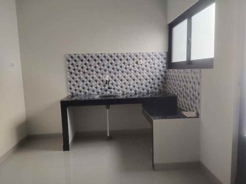 rumah baru 2 lantai di perumnas 1 kota bekasi